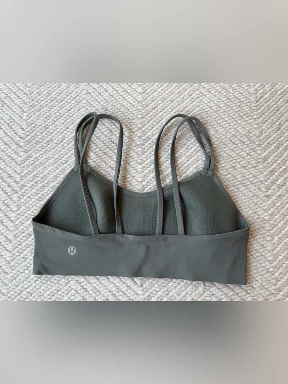 Lululemon Lille a Cloud Sports Bra in Olive Green  sz 6